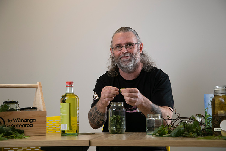 Tauira: Des Henderson - Rongoā Māori