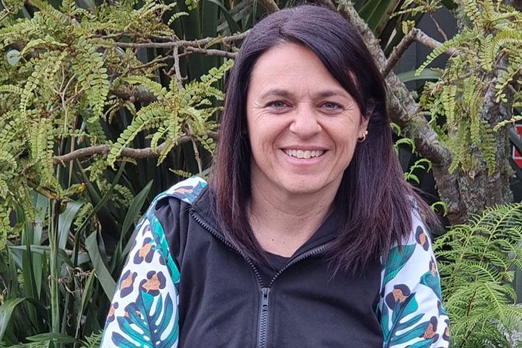 Tanya Tucker: Tauira - Te reo Māori