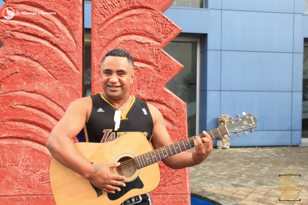 Joe Hardwood with guitar 